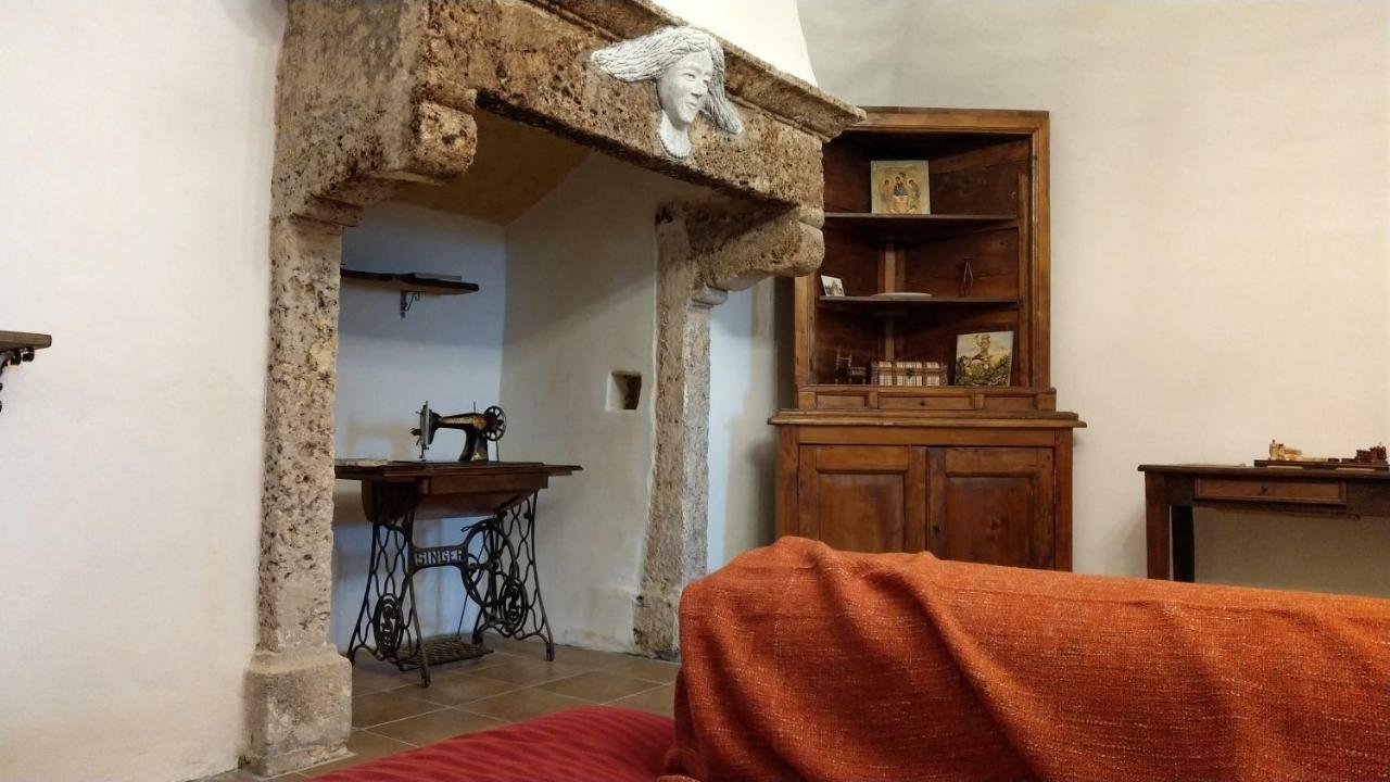 Villa Antica Roccia Calascio Esterno foto
